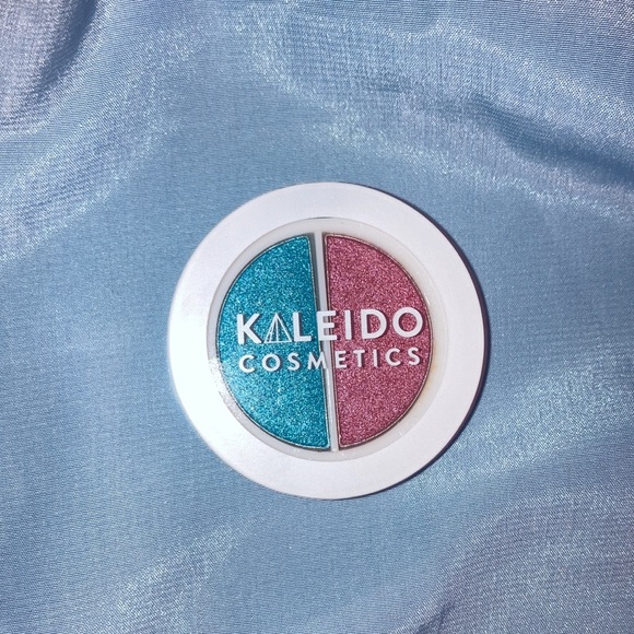 All new! Beauty Bundle $65 value: Sand and Sky, Kaleido, Nena, Context - Picture 3 of 7